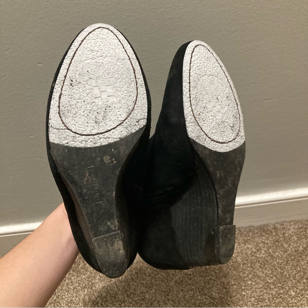 4/$10 - Vince Camuto Heeled Ankle Boots - Picture 5 of 8